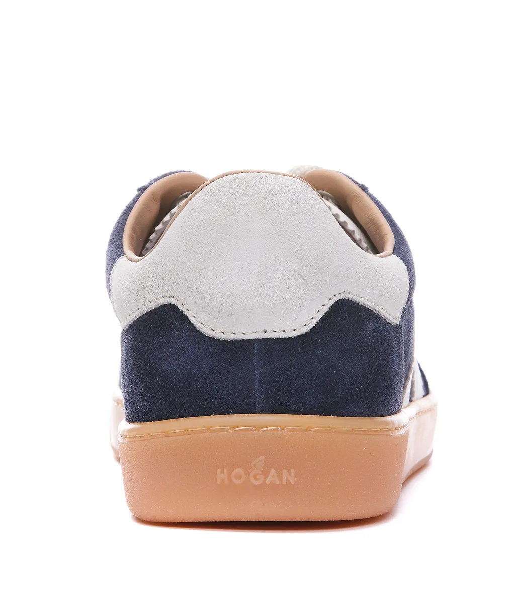 H647 Low-Top Sneakers