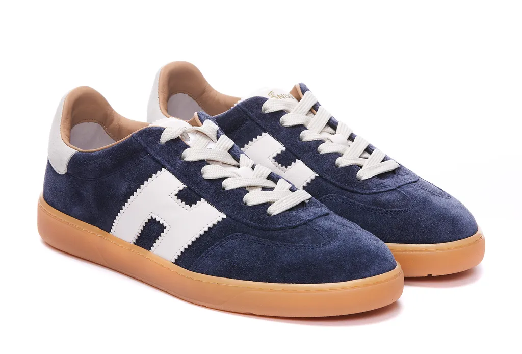 H647 Low-Top Sneakers