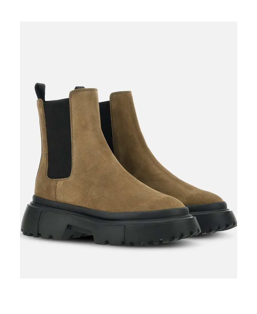 Chelsea Round-Toe Boots