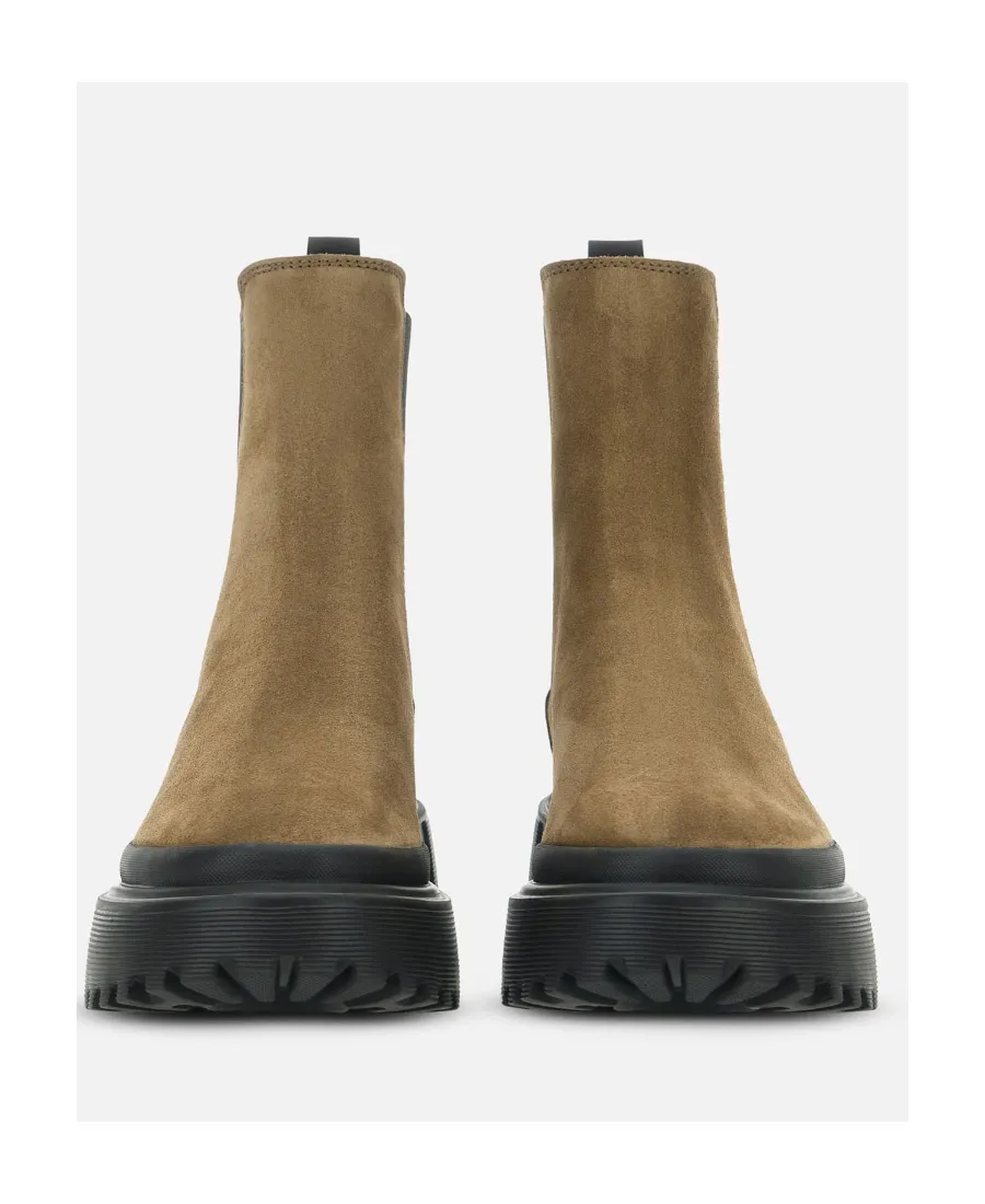Chelsea Round-Toe Boots