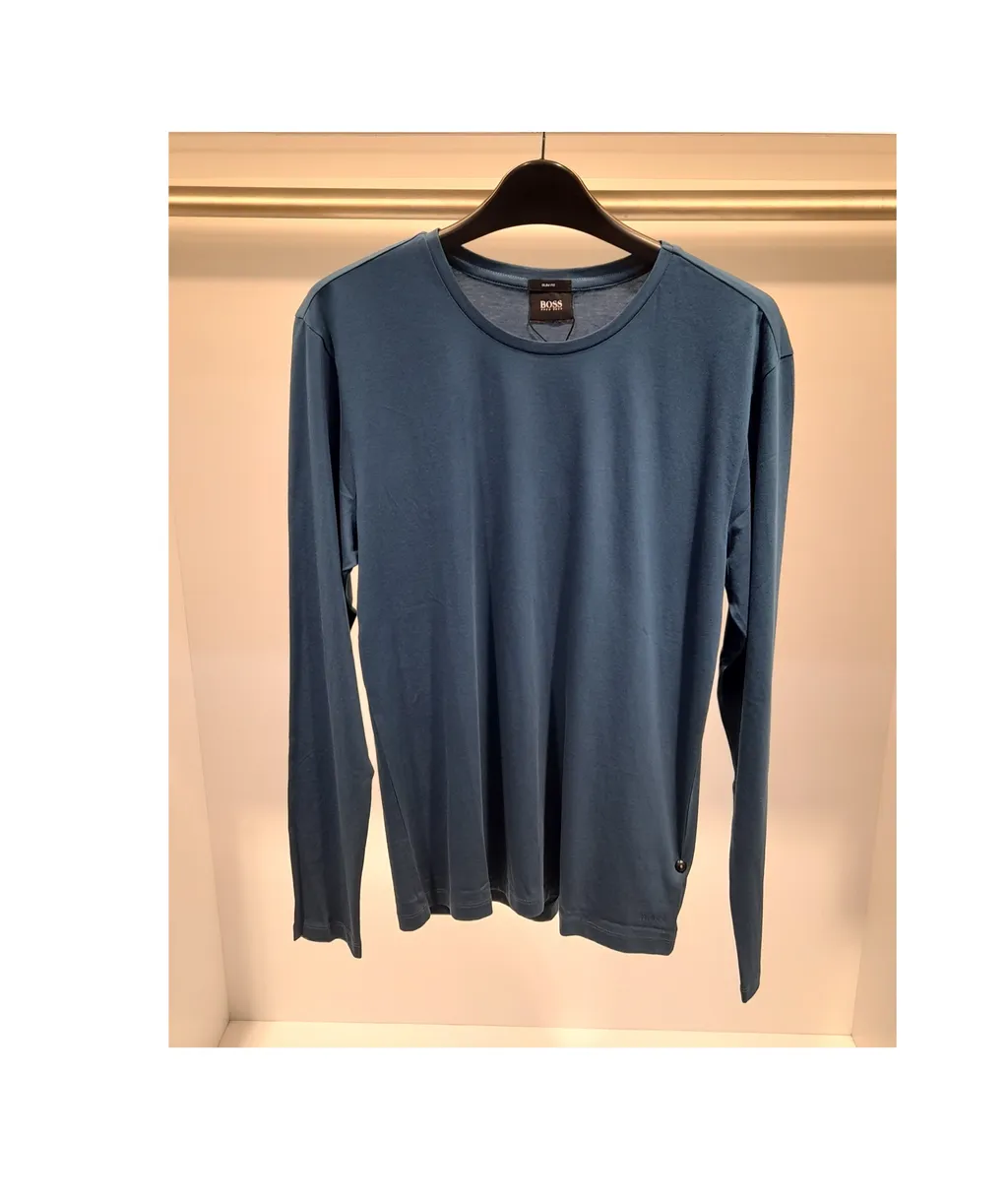Round Collar Long-Sleeved T-Shirt