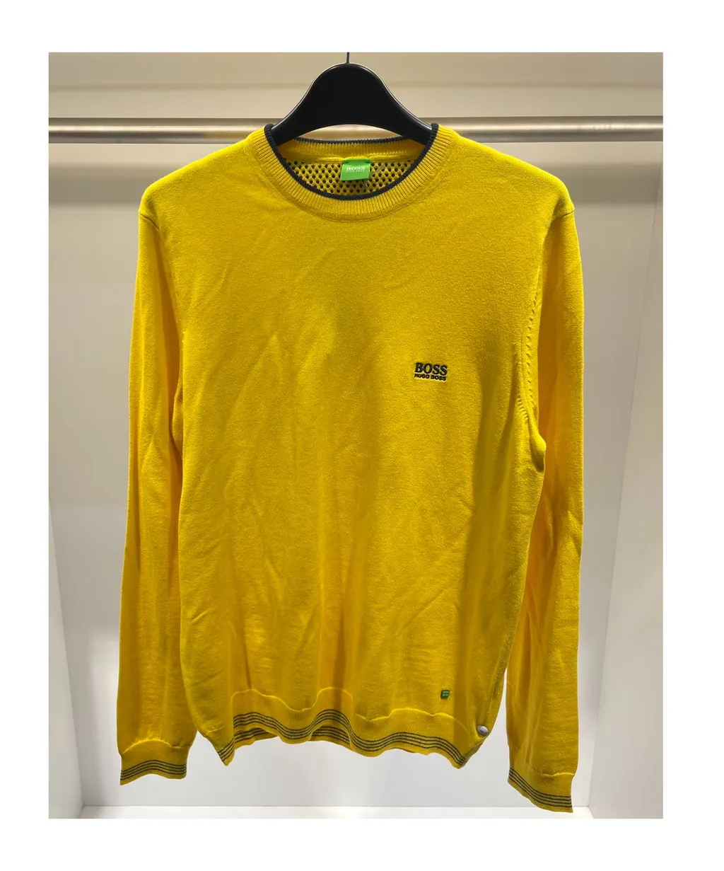 Round-Collar Long-Sleeved Sweater