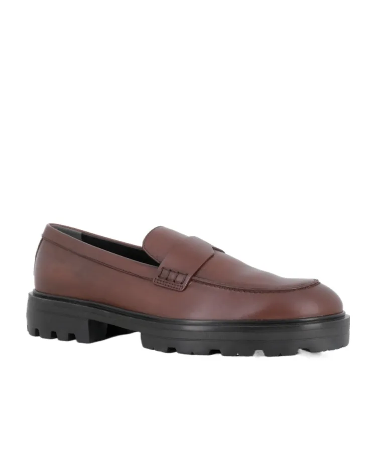 H673 Round-Toe Loafers