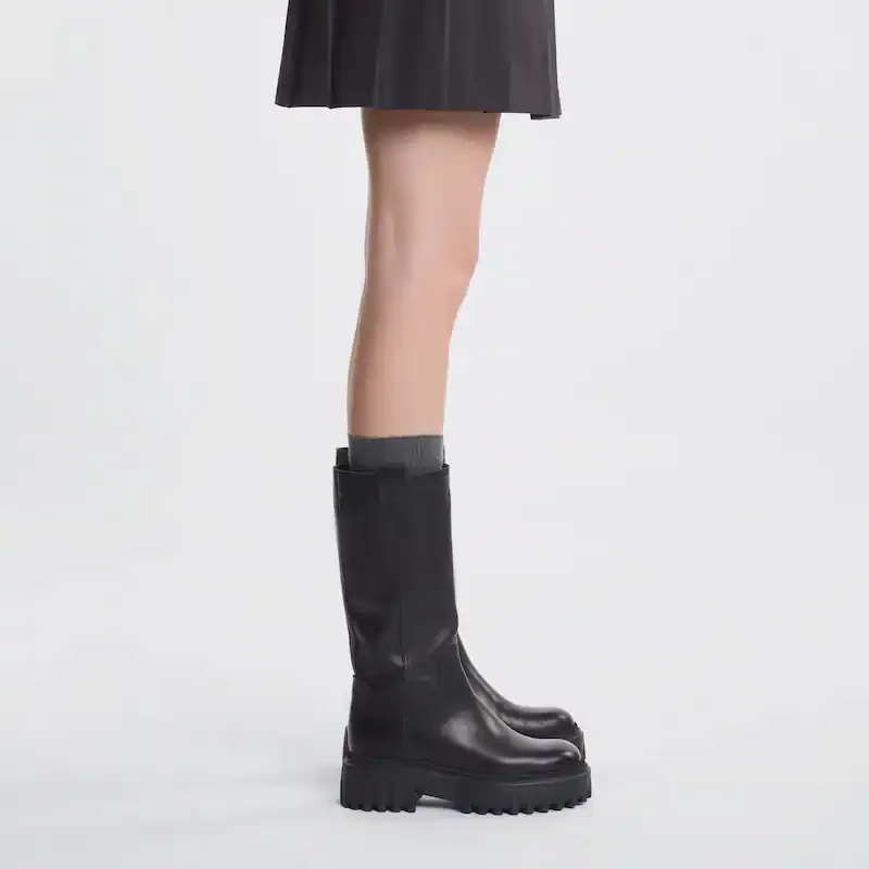 Lug-Sole Side Zipped Boots