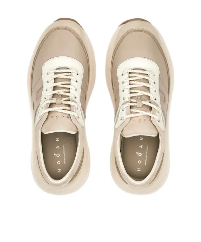 H696 Chunky Runner Sneakers