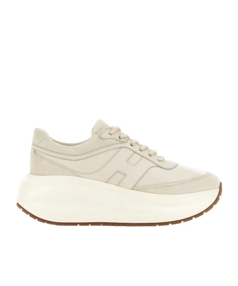 H696 Chunky Runner Sneakers
