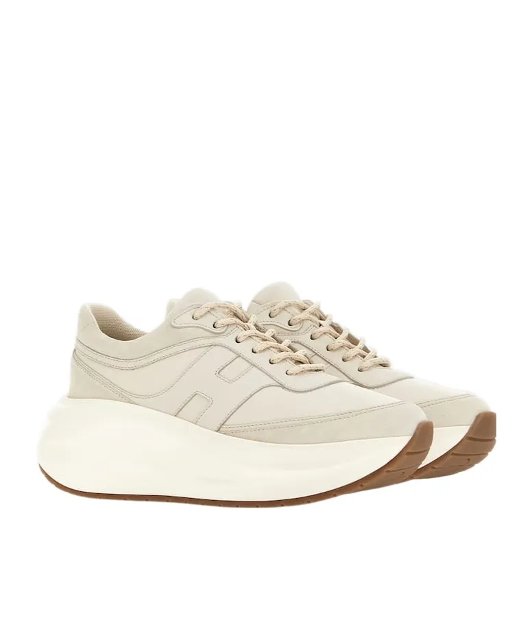 H696 Chunky Runner Sneakers