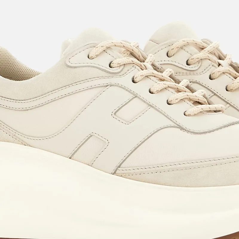 H696 Chunky Runner Sneakers