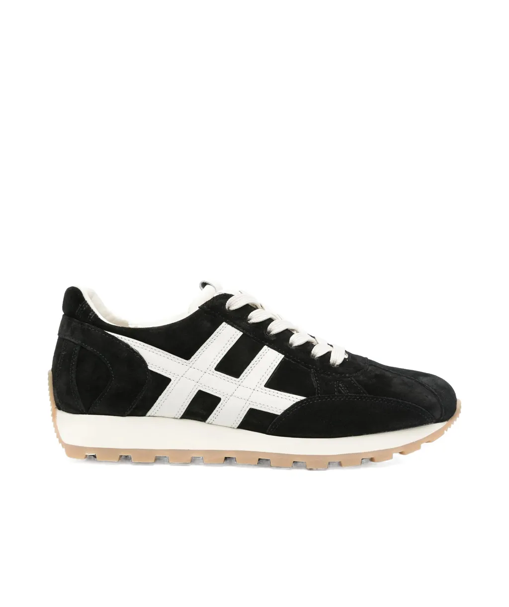 H671 Sneakers