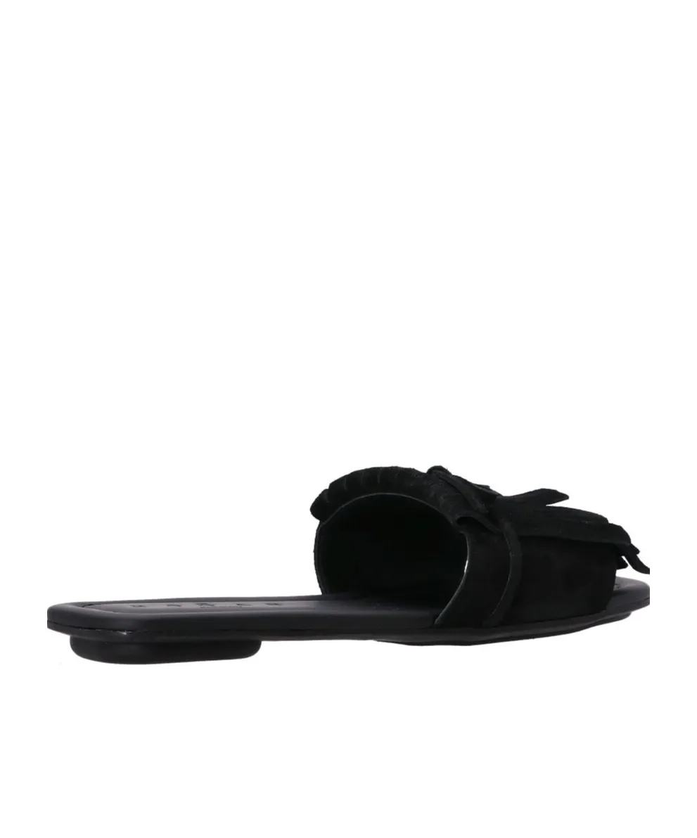 H685 Sandals