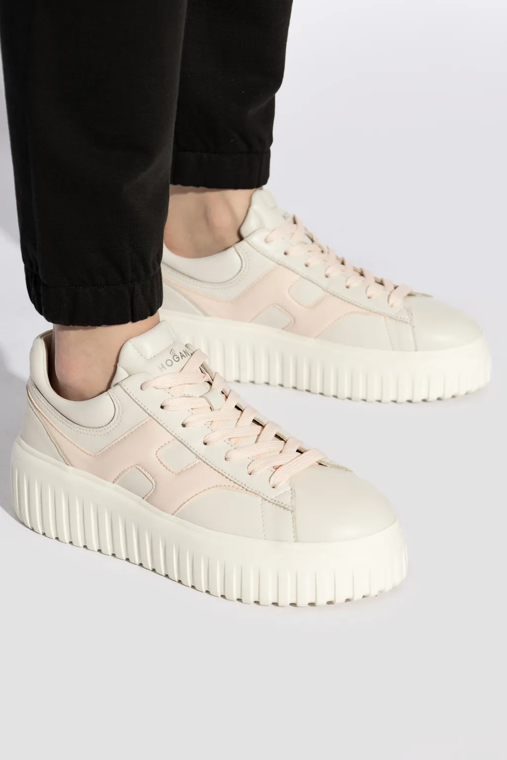 Round-Head Sneakers