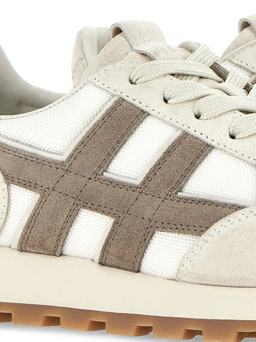 H671 Side Logo Patch Sneakers