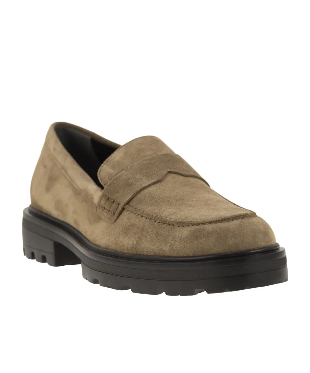 H673 Slip-On Loafers
