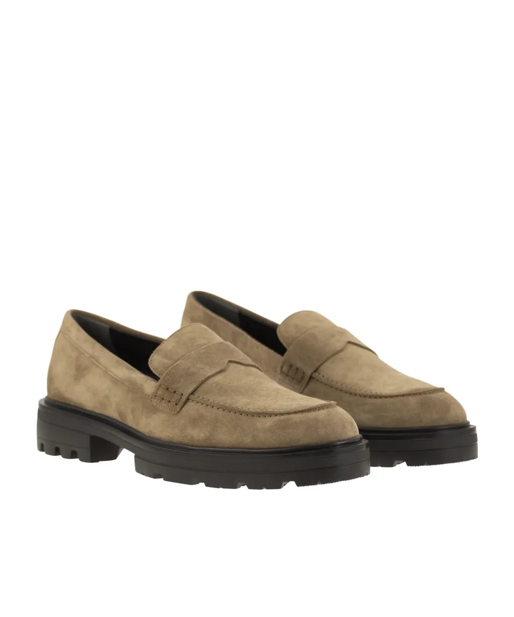H673 Slip-On Loafers
