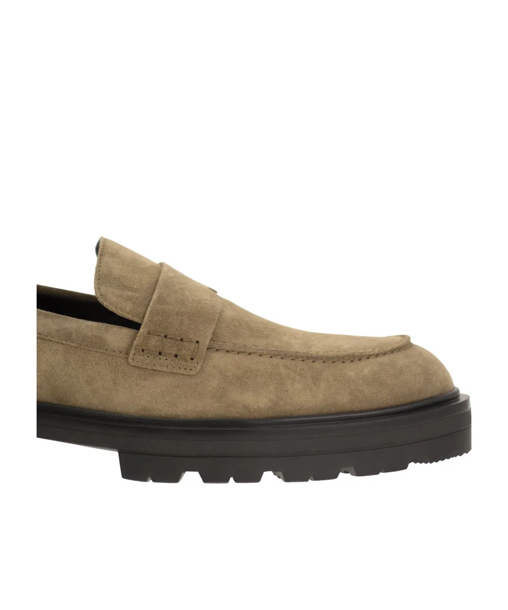 H673 Slip-On Loafers