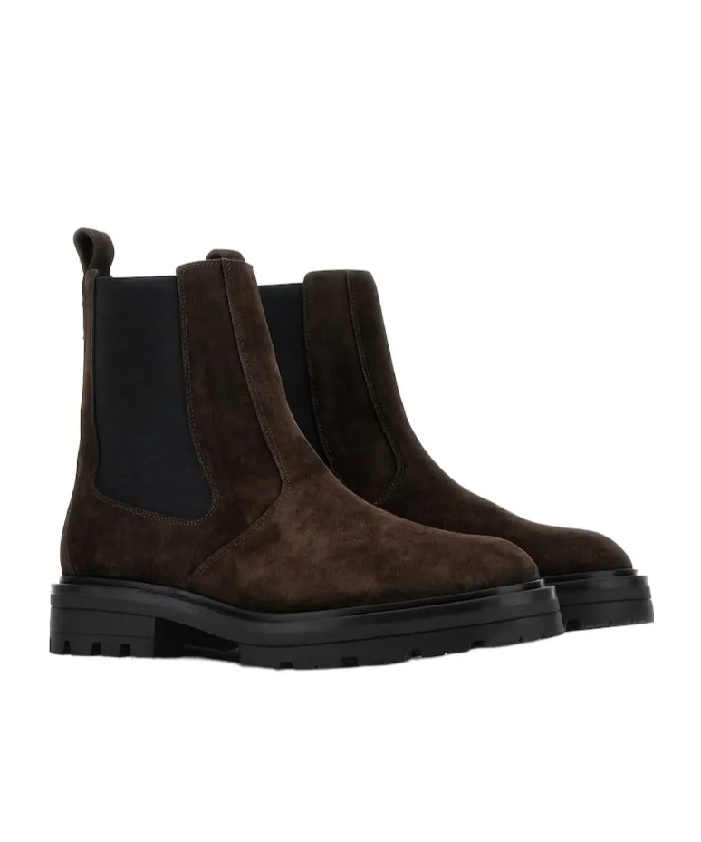 H673 Round-Toe Chelsea Boots
