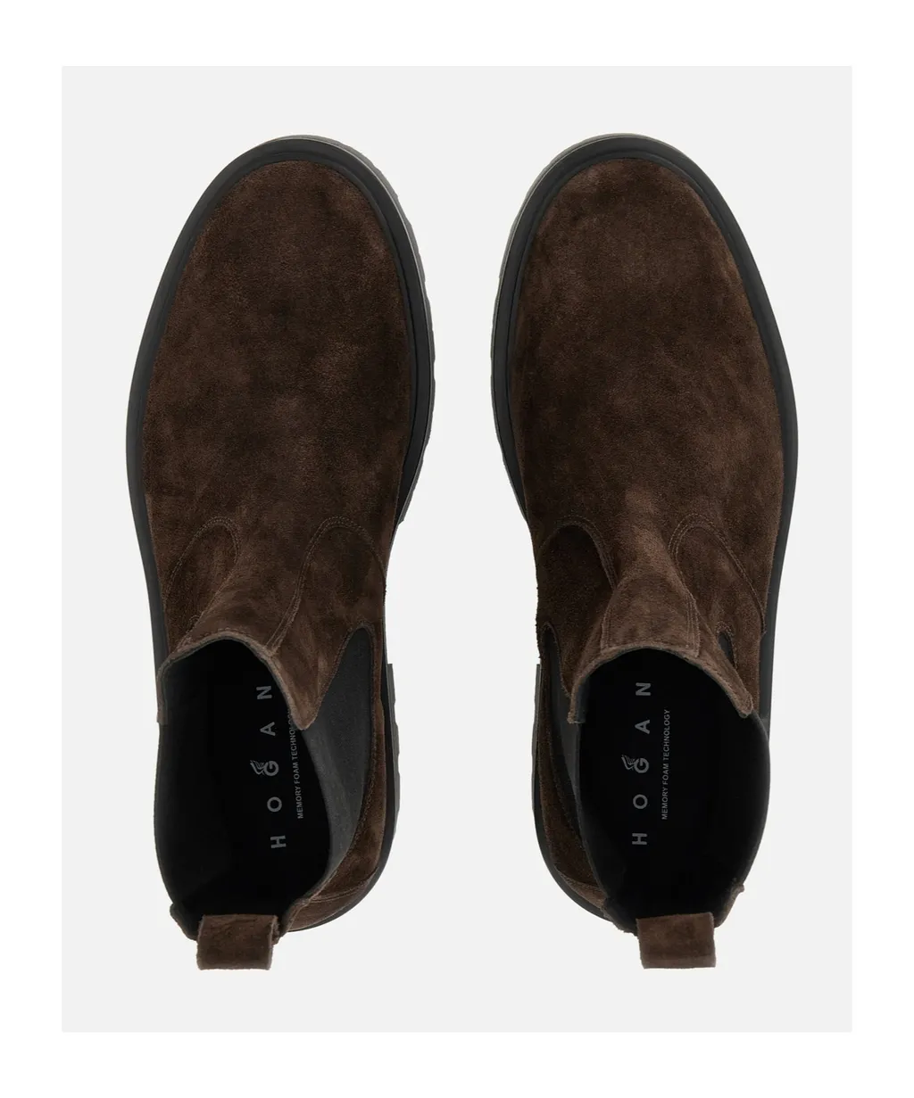 H673 Round-Toe Chelsea Boots