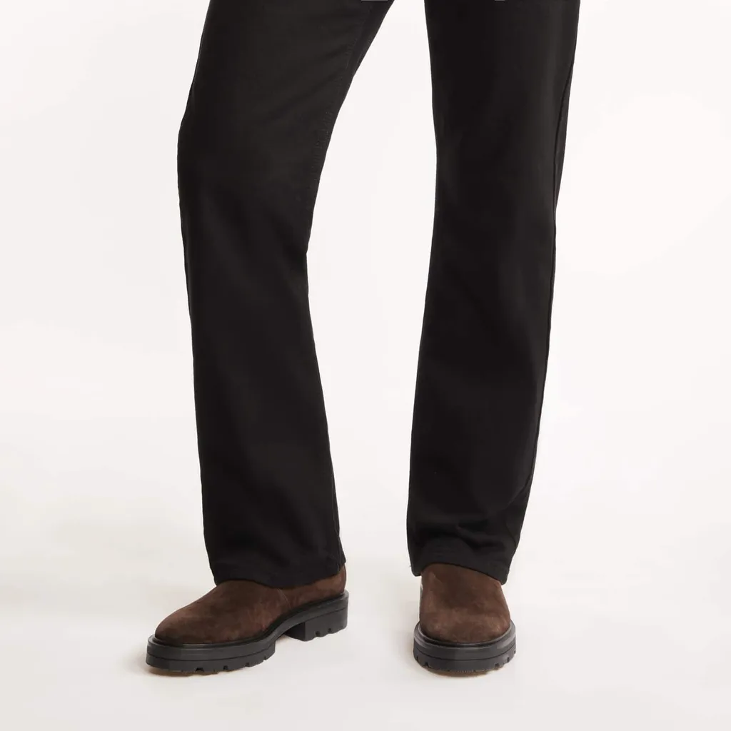 H673 Round-Toe Chelsea Boots