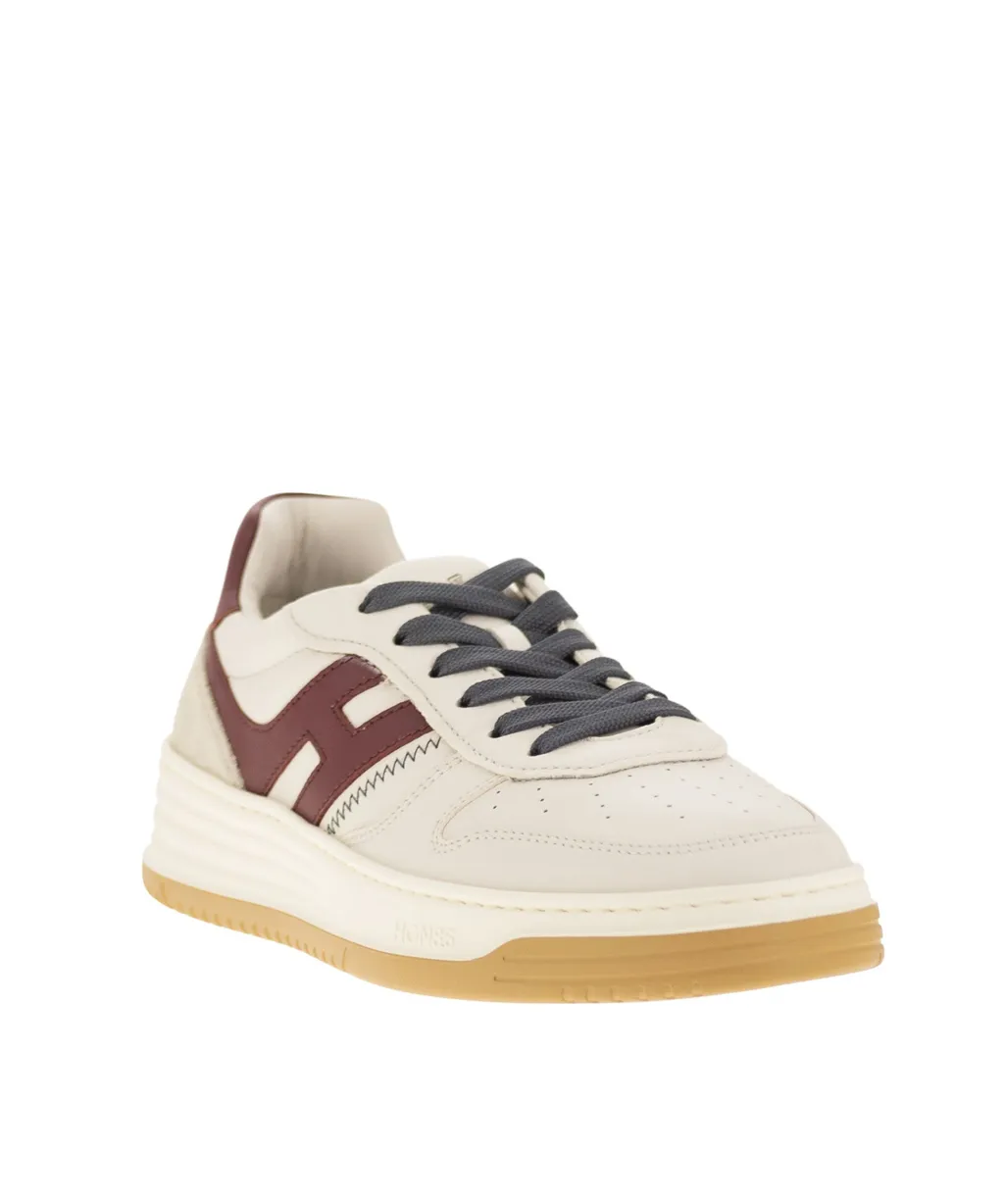 H630 Low-Top Sneakers