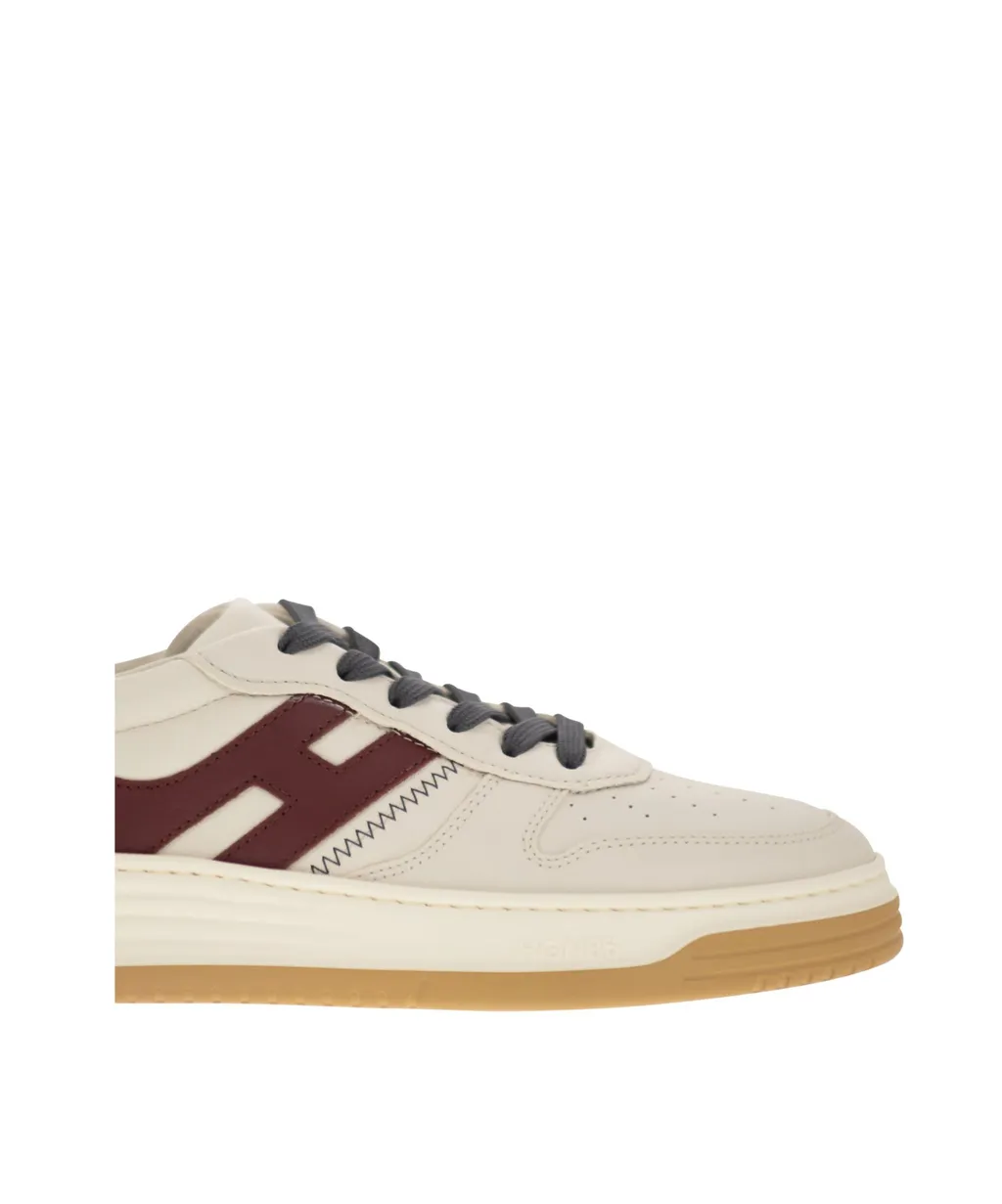 H630 Low-Top Sneakers