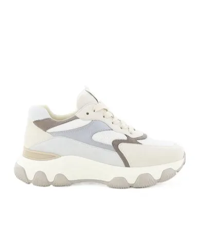 Hyperactive Round Toe Sneakers