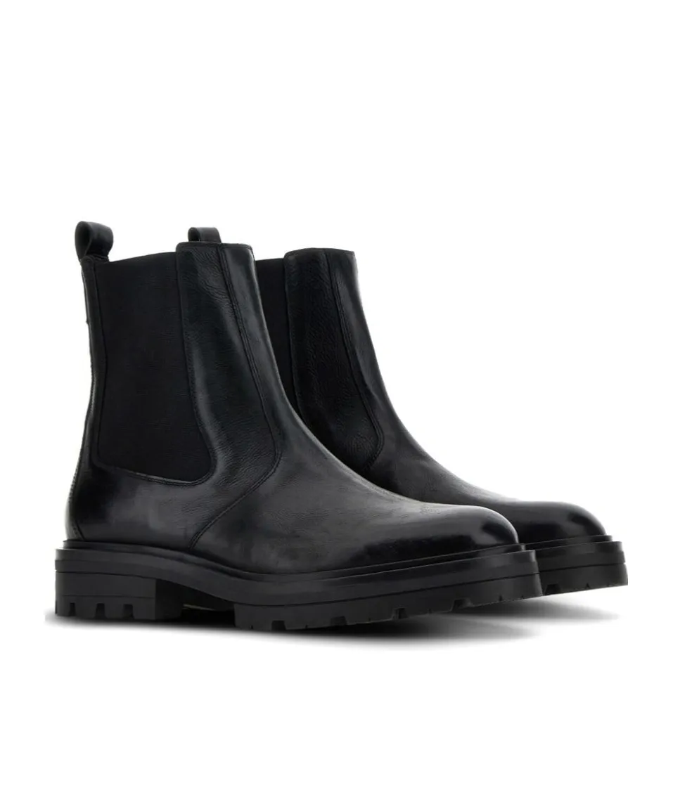 H673 Round-Toe Chelsea Boots