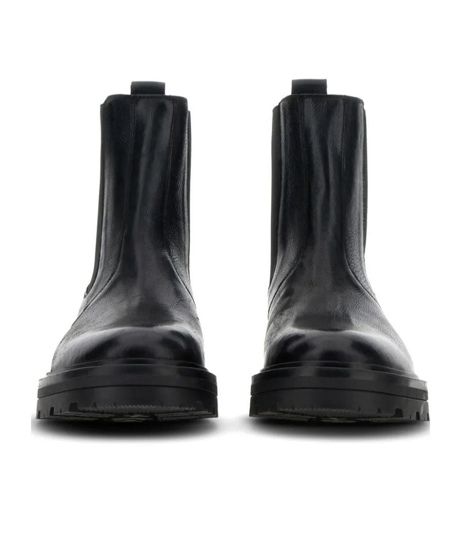 H673 Round-Toe Chelsea Boots