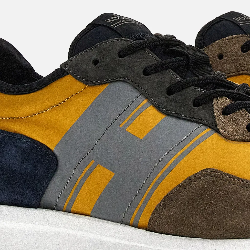 H601 Low-Top Sneakers