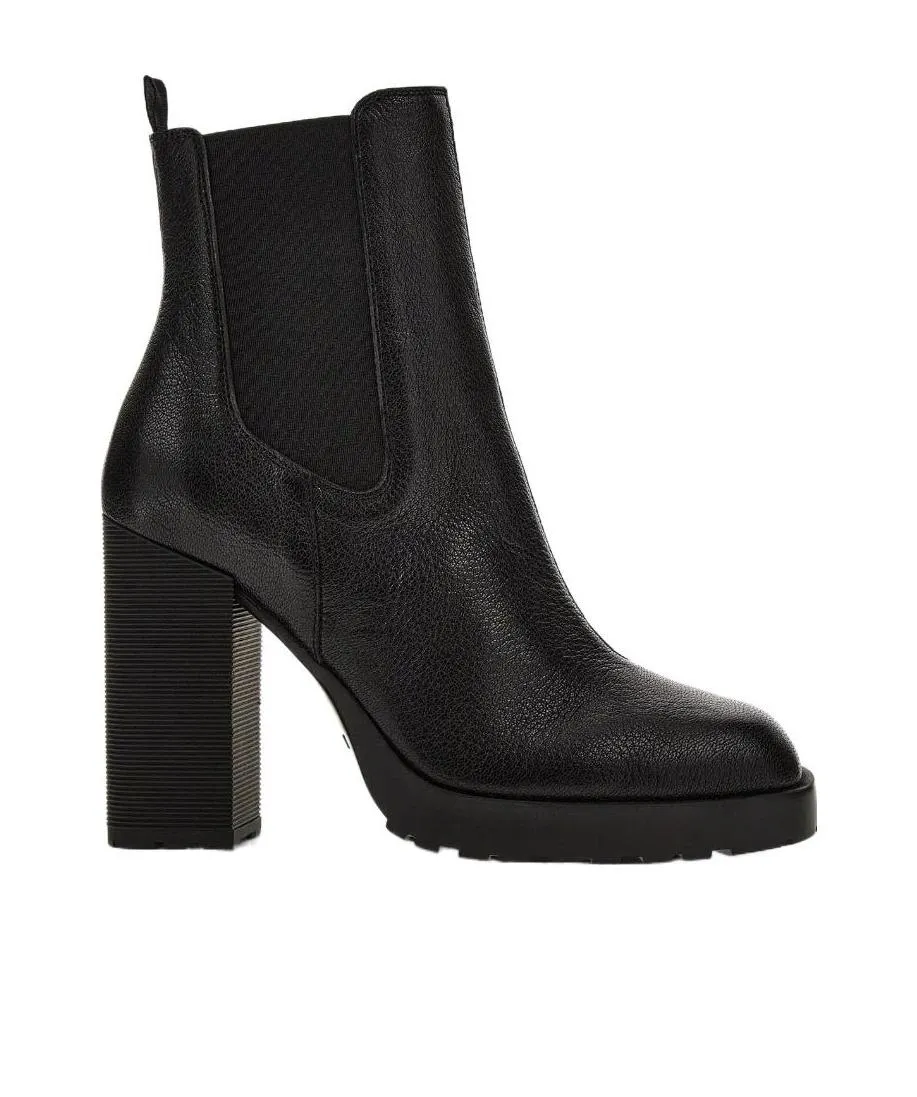 Chelsea Pointed-Toe Boots