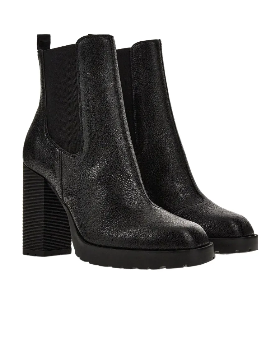 Chelsea Pointed-Toe Boots