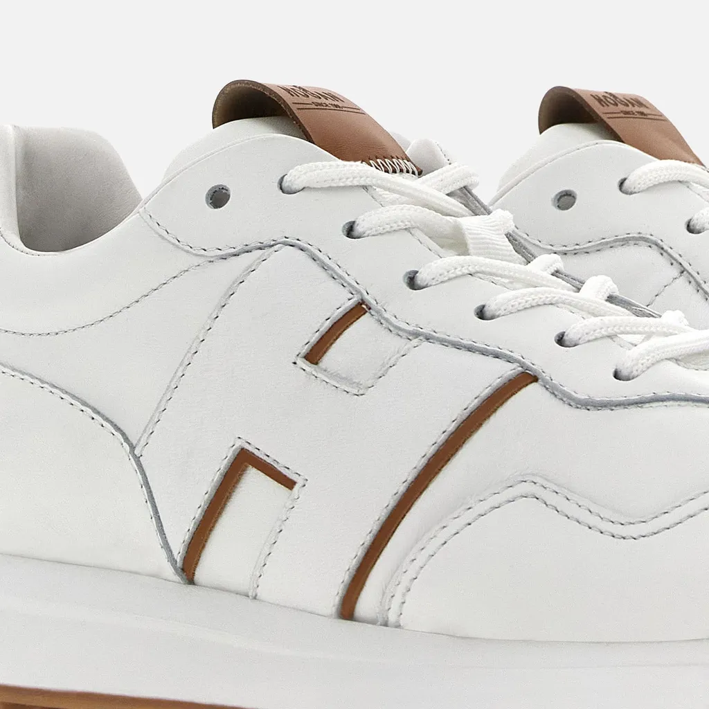 H601 Lace-Up Sneakers