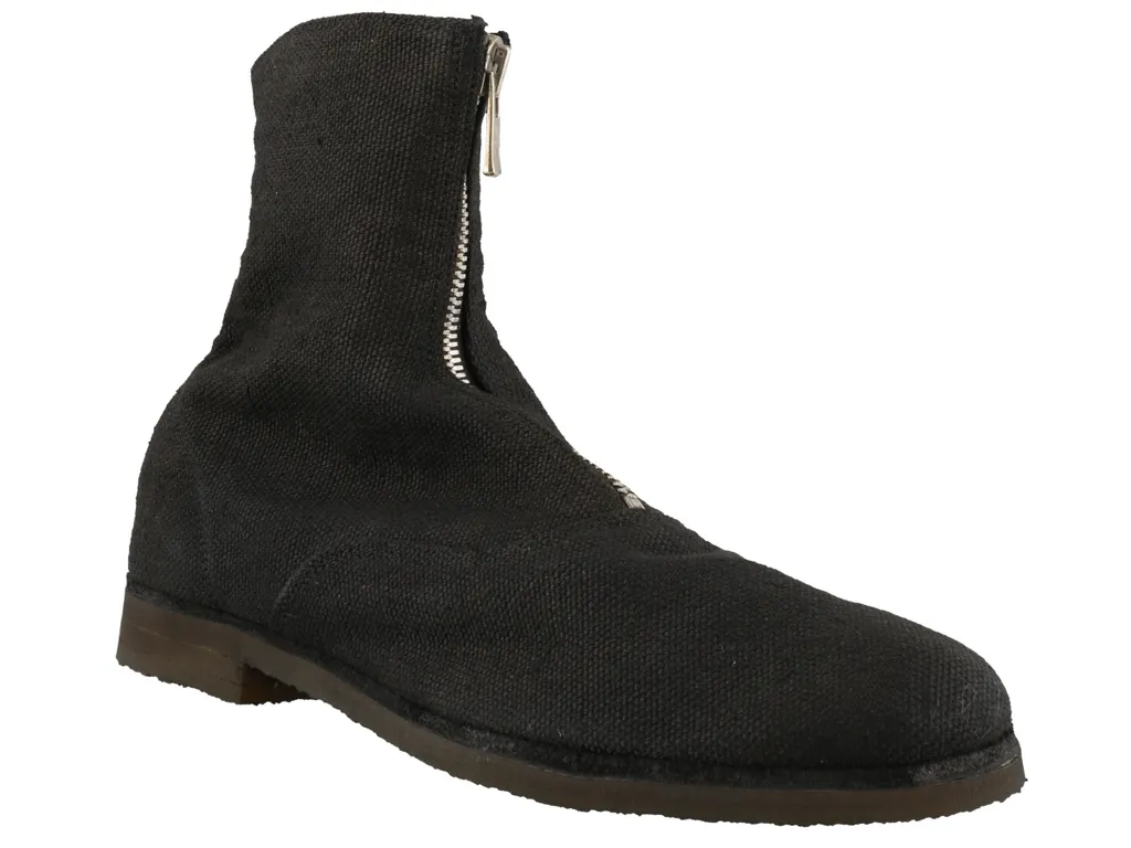 210Bp Front Zipper And Bare Boots