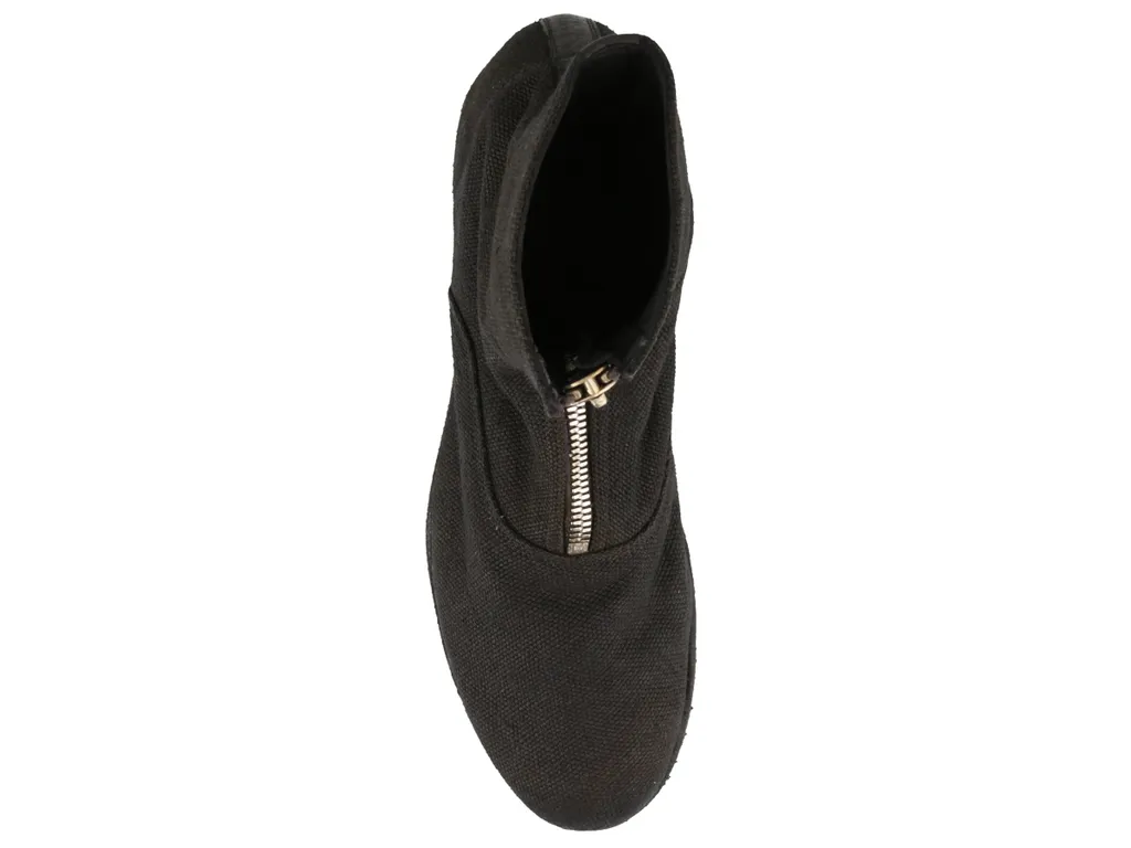 210Bp Front Zipper And Bare Boots