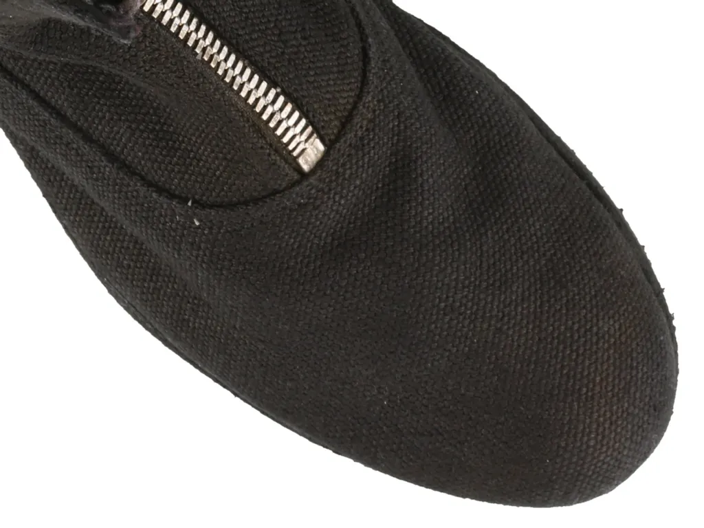 210Bp Front Zipper And Bare Boots