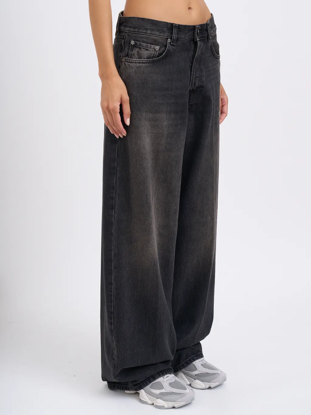 Wide-Leg Jeans