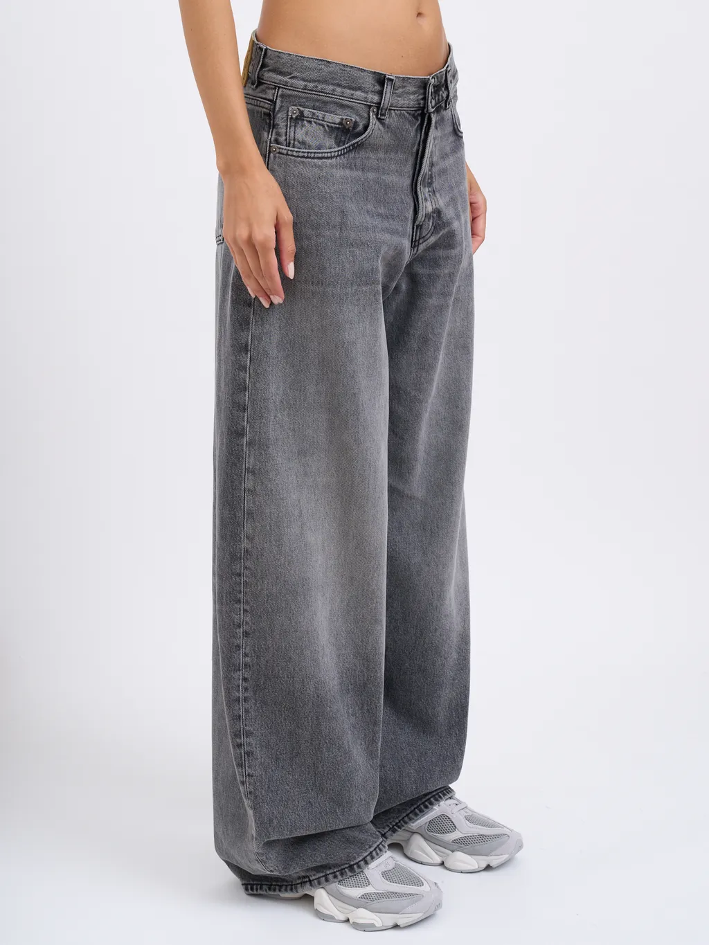 Wide-Leg Jeans