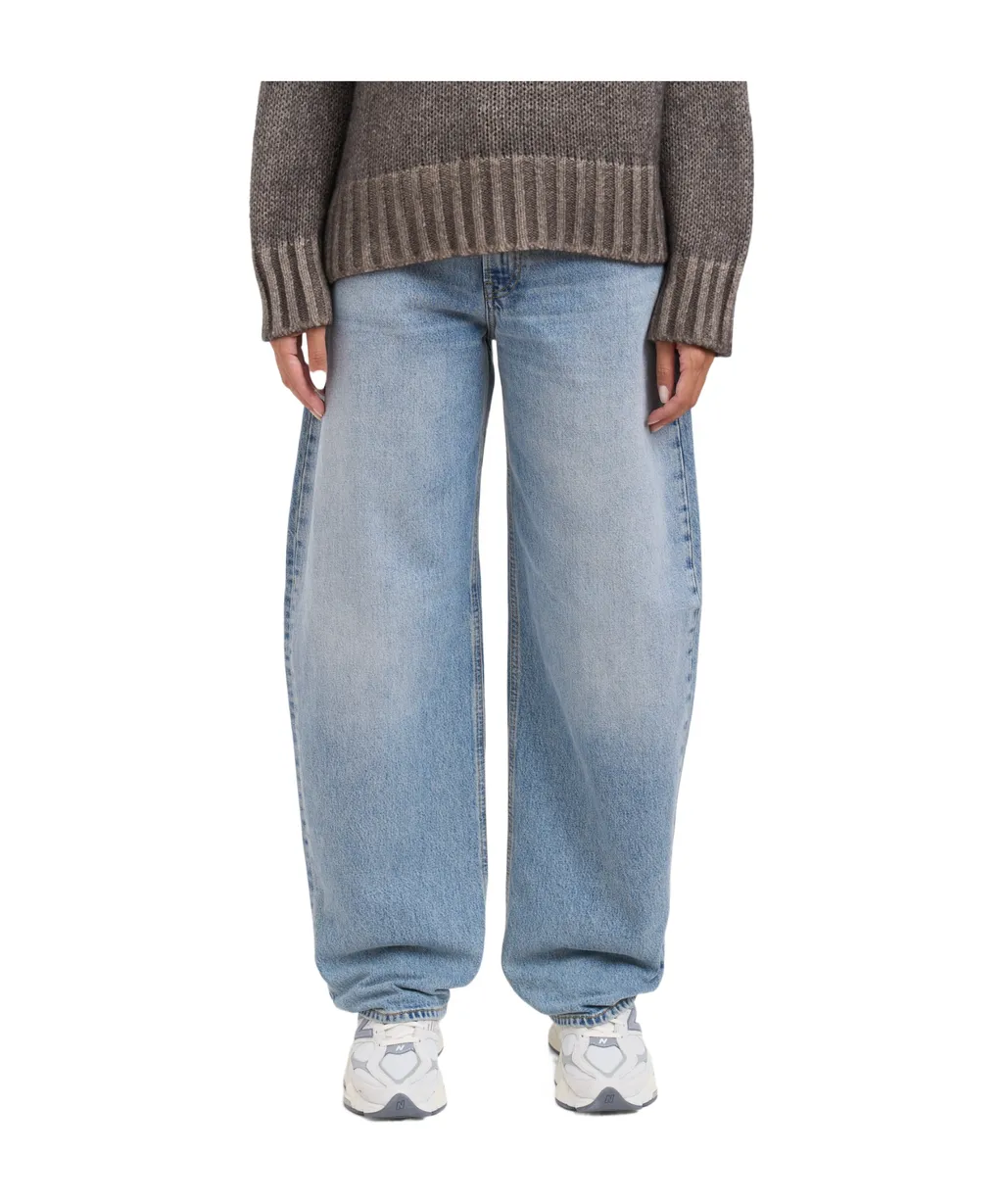 Wide-Leg Jeans