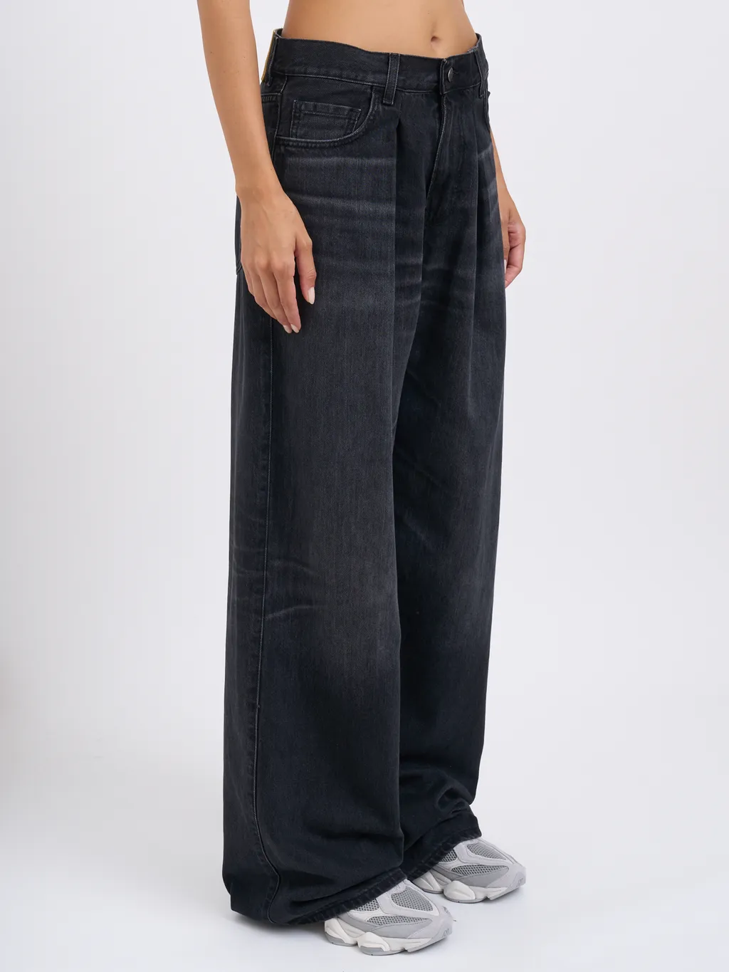 Wide-Leg Jeans