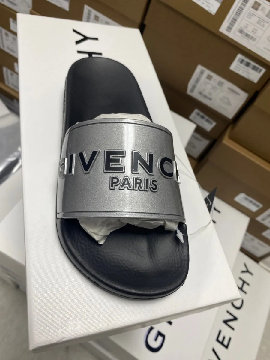 Metallic-Effect Logo-Detail Slides