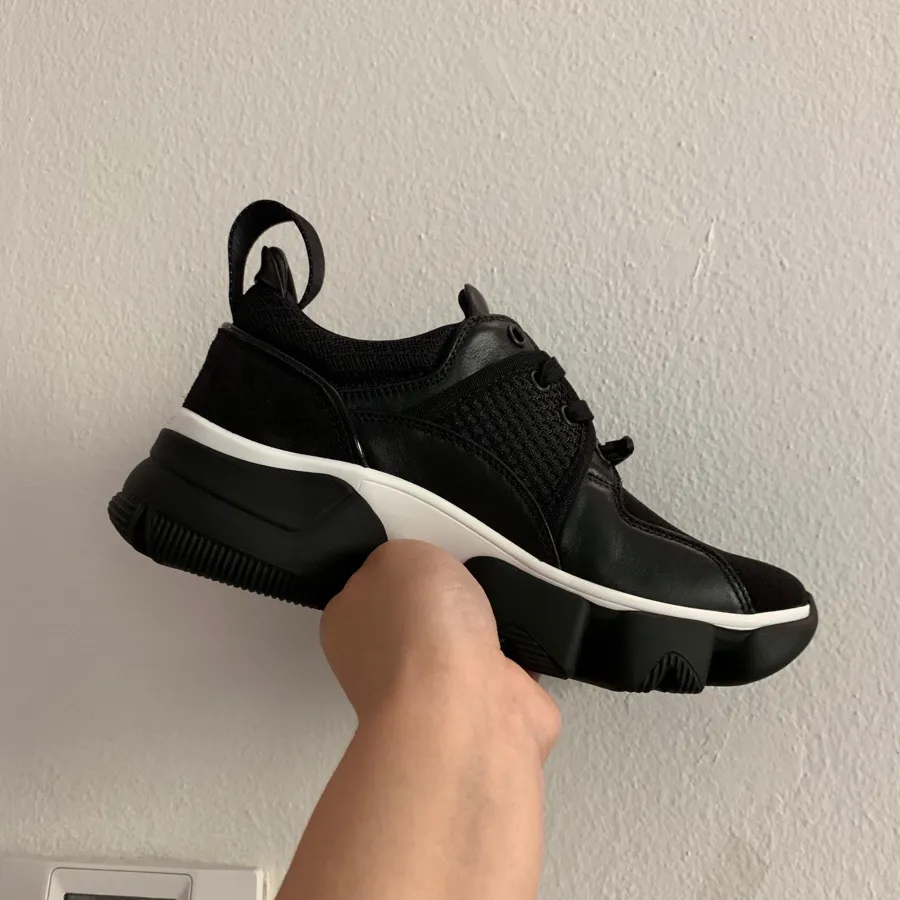 Jaw Chunky Low-Top Sneakers
