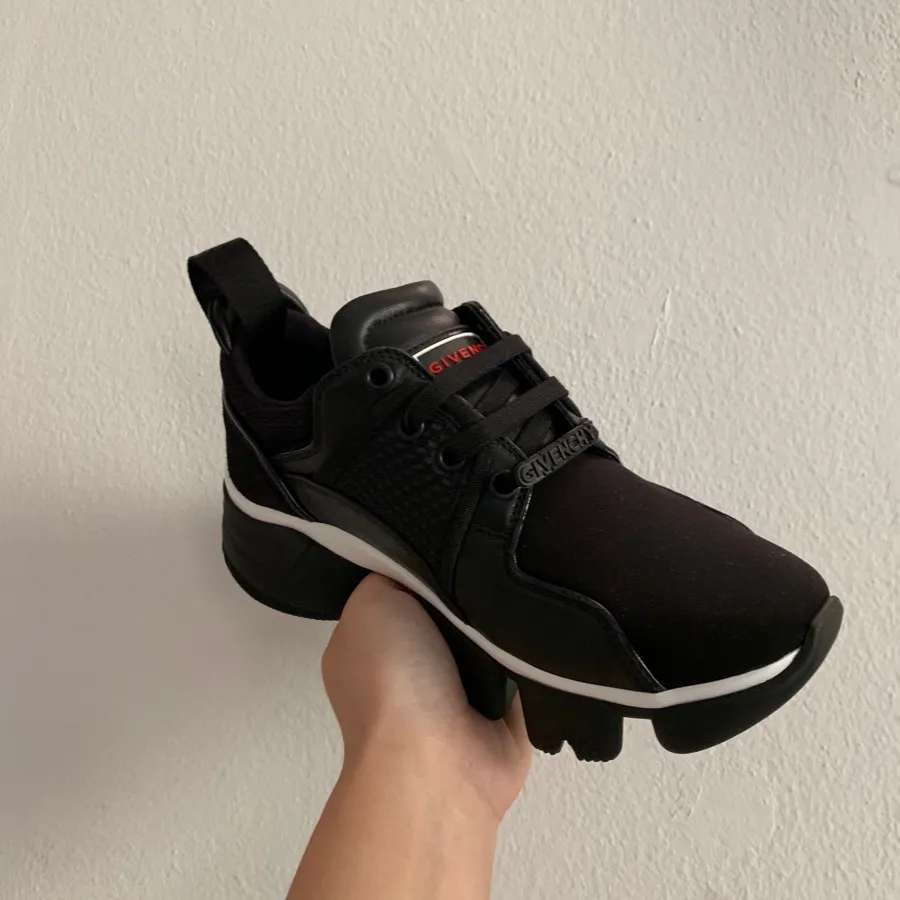 Jaw Chunky Low-Top Sneakers