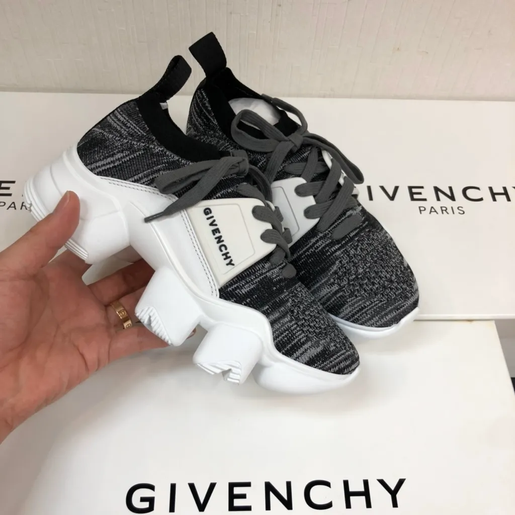 Jaw Knit Low Top Sneakers