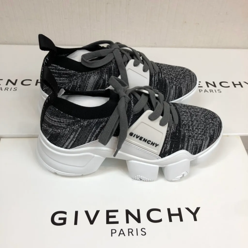 Jaw Knit Low Top Sneakers