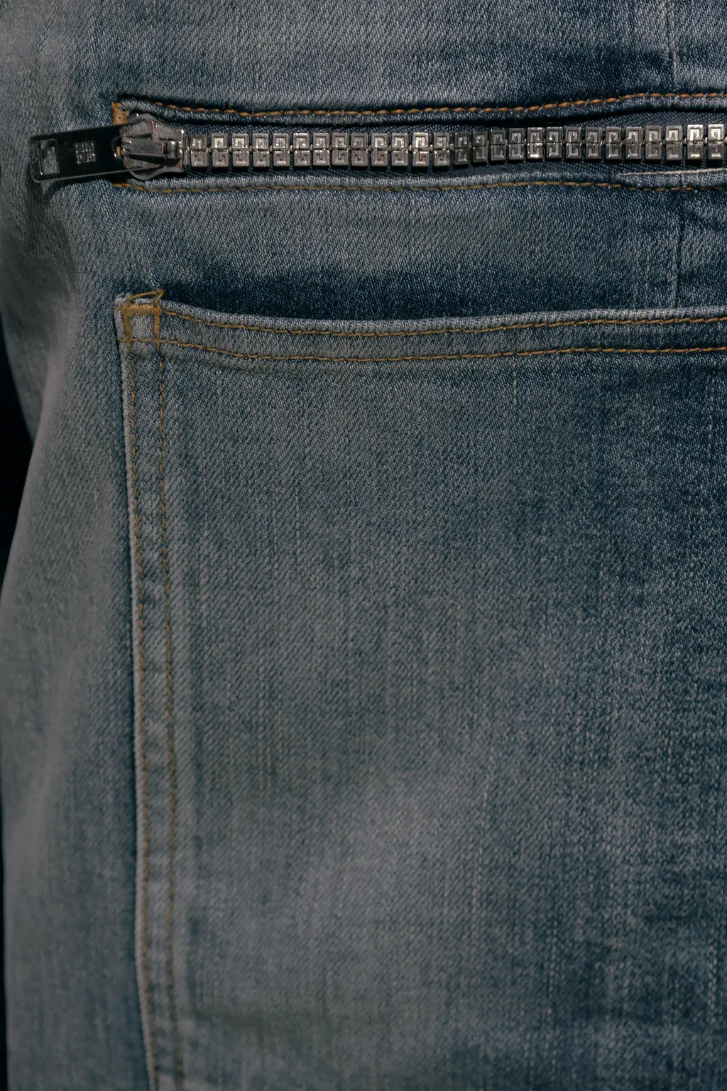 Pocket Detailed Straight Leg Jeans