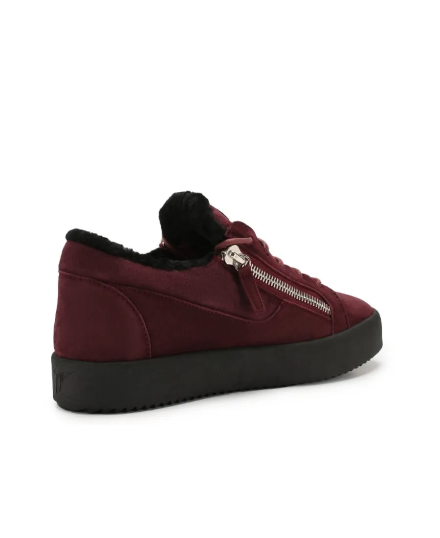 Casual Sneakers With Rough Edges