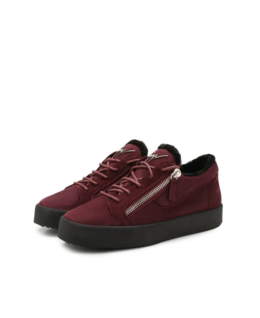 Casual Sneakers With Rough Edges