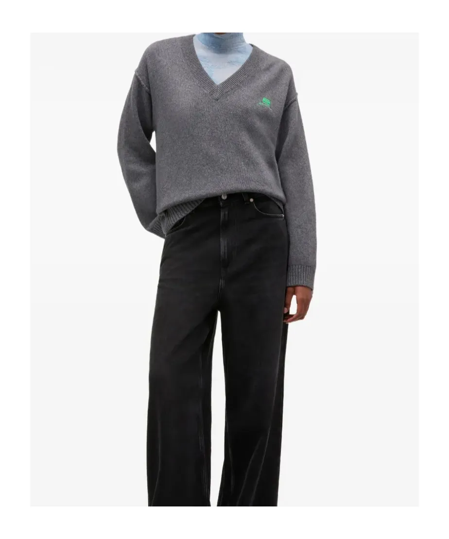 V-Neck Jumper