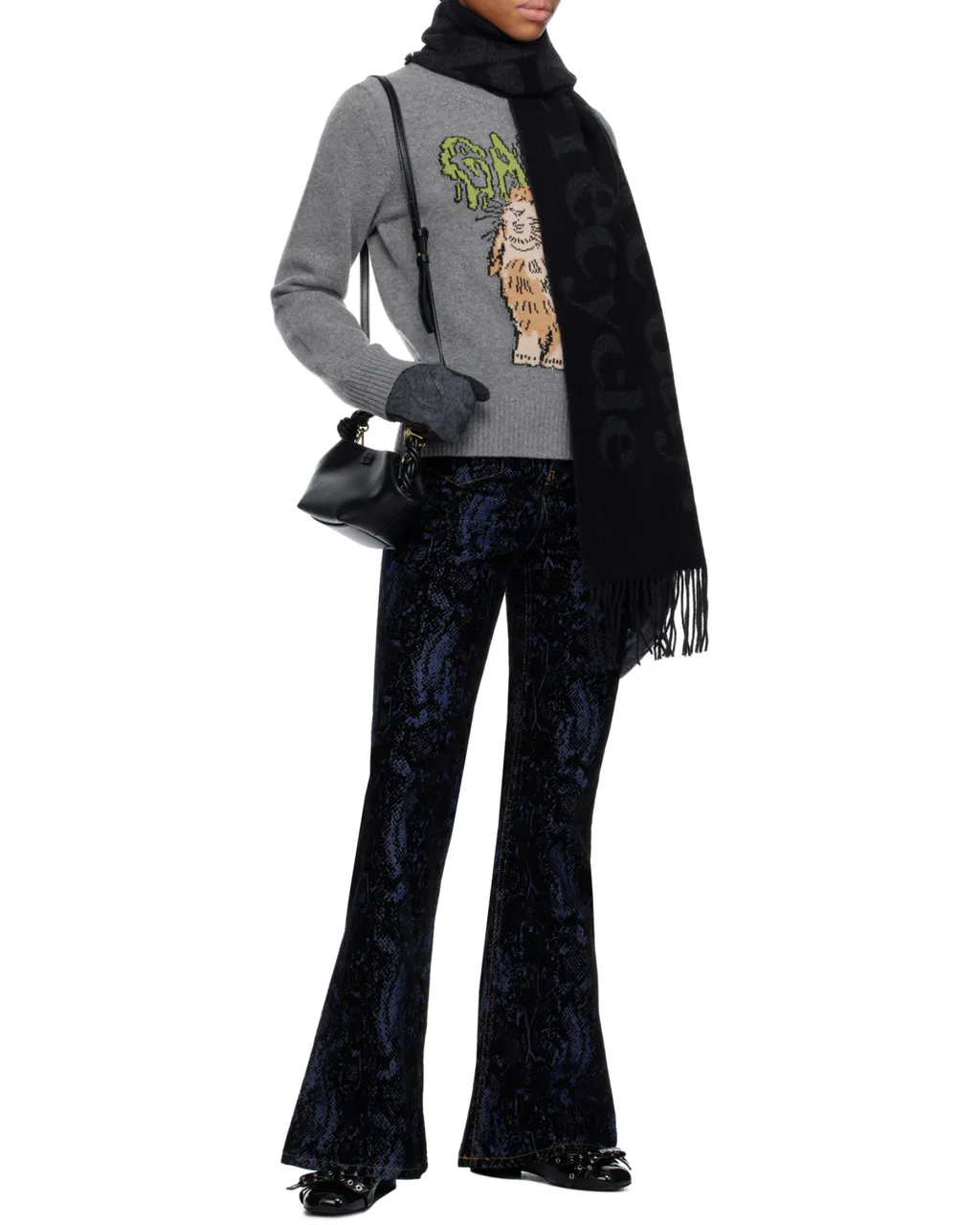 Slogan Motif Knit Fringed Scarf