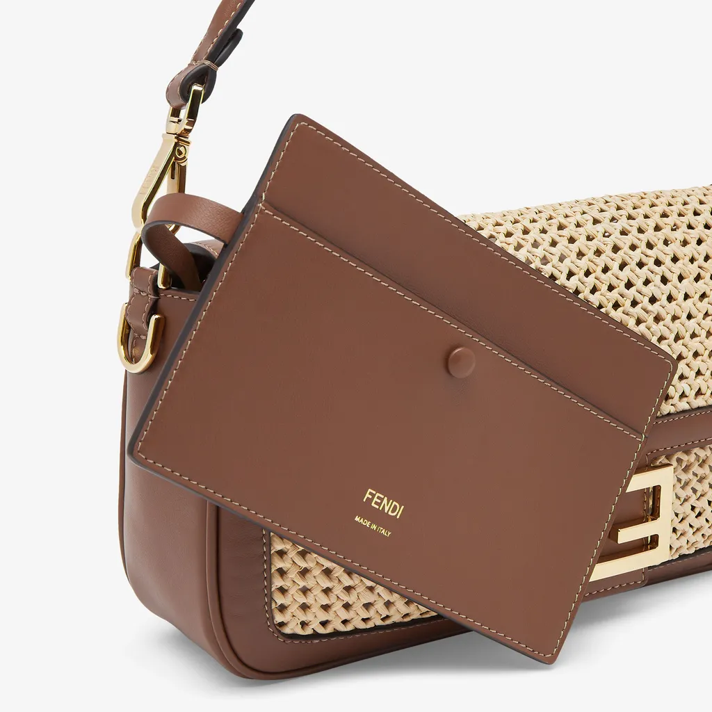 Logo Plaque Medium Baguette Bag