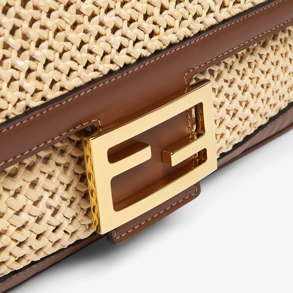 Logo Plaque Medium Baguette Bag